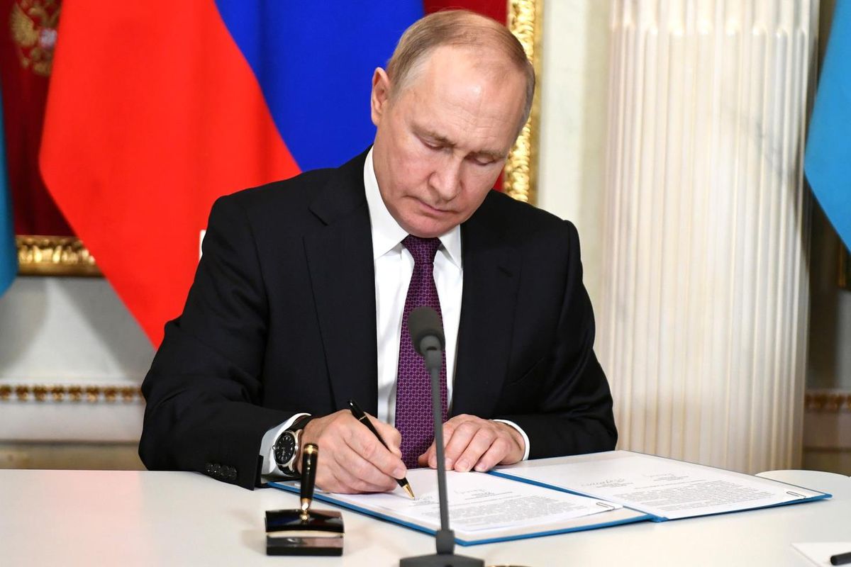 Rusya'dan çarpıcı hamle! Putin resmen imzaladı
