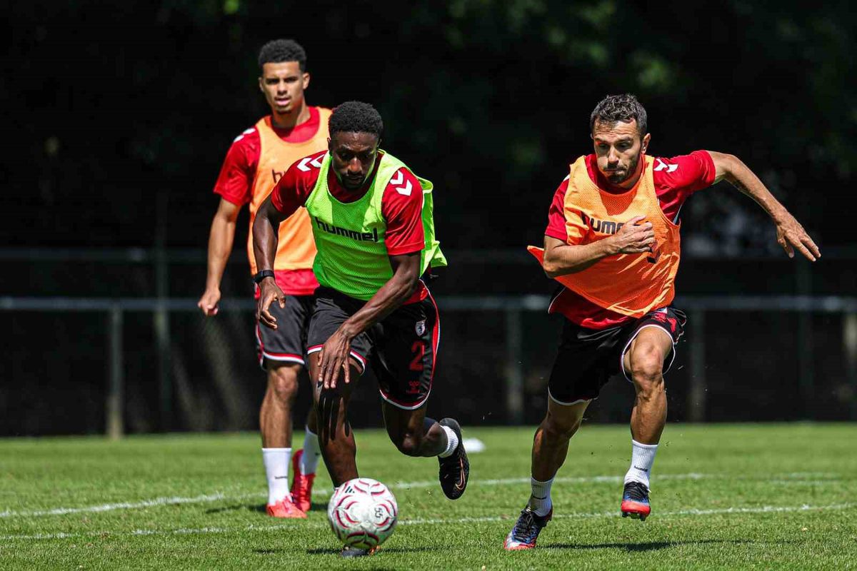 Samsunspor futbol takımı Hollanda kampında antrenman yapıyor