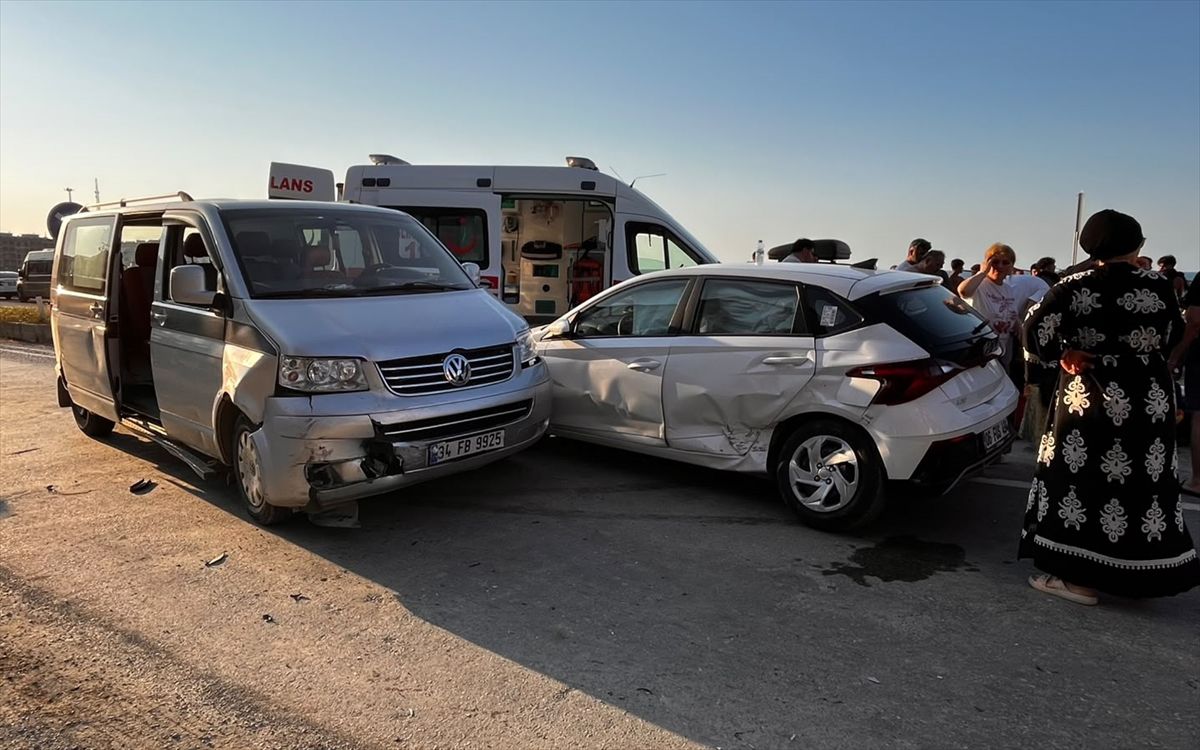 Sinop'ta minibüs-otomobil çarpıştı: 4 yaralı