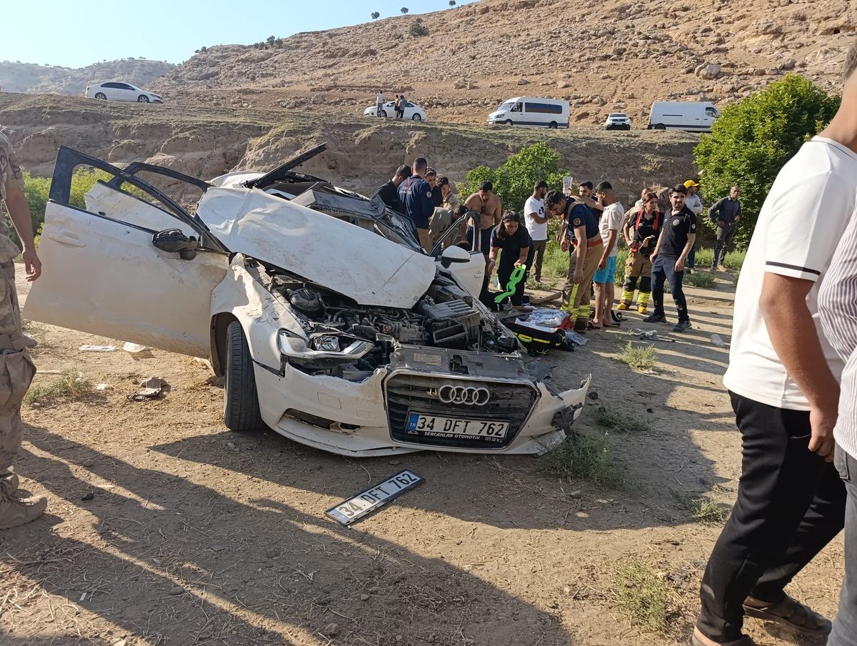 Şırnak'ta Otomobil Şarampole Devrildi: 4 Ağır Yaralı