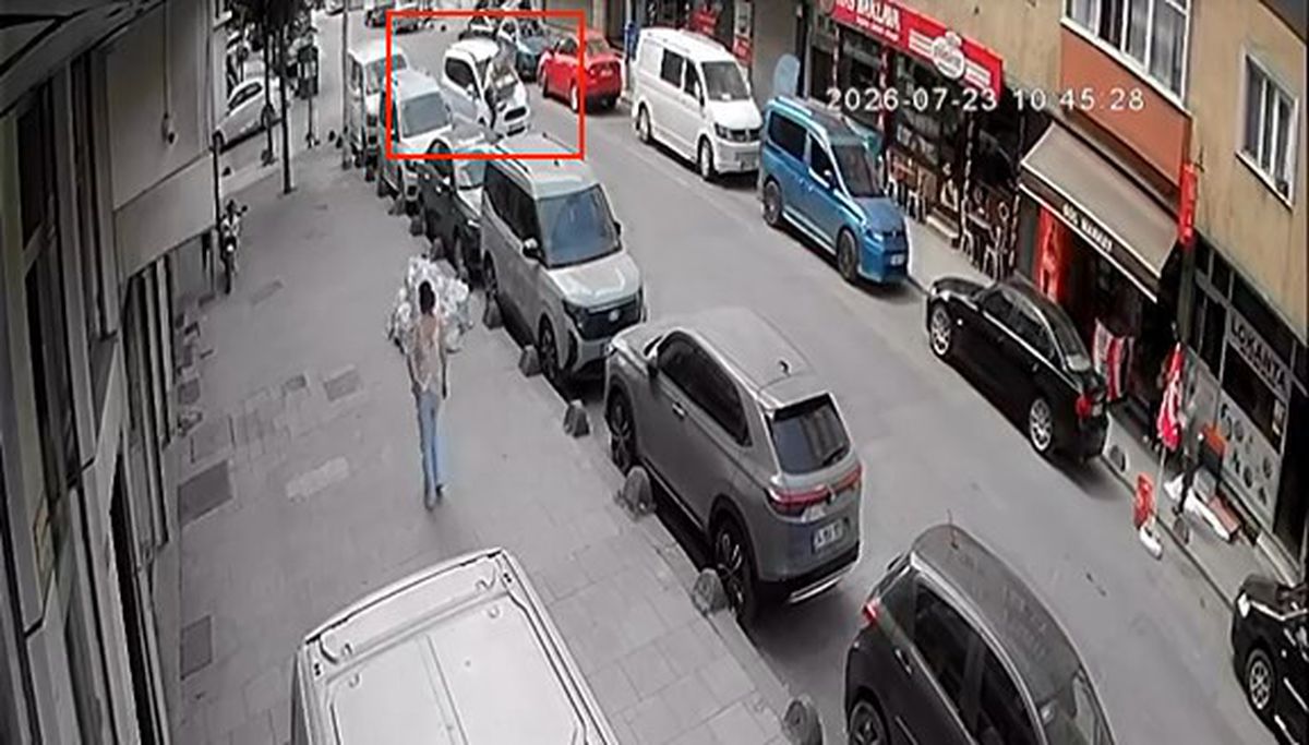 Sultangazi'de kuryeye çarpma anı kamerada
