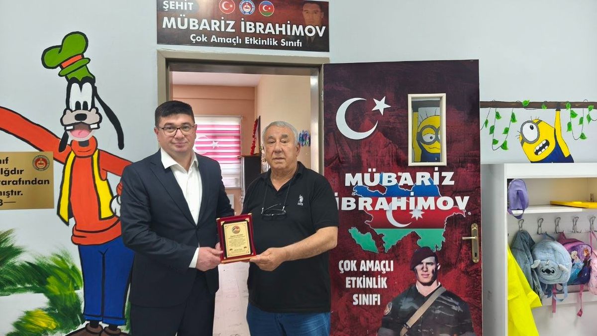 TADDEF Başkan Yardımcısı Serdar Ünsal'dan Başkonsolos Zamin Aliyev'e Veda Plaketi
