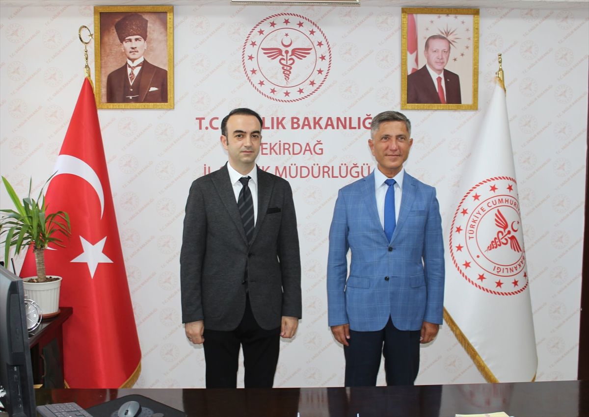 Çorlu Kaymakamı Niyazi Erten'in Tekirdağ İl Sağlık Müdürü Lütfi Çağatay Onar'ı ziyaretinden bir kare.