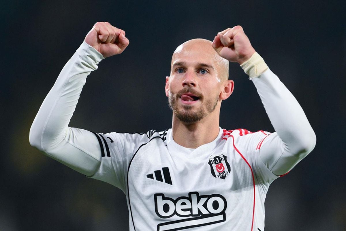 Trabzonspor logosu ve Beşiktaş forması giymiş Vaclav Cerny'nin kolajı