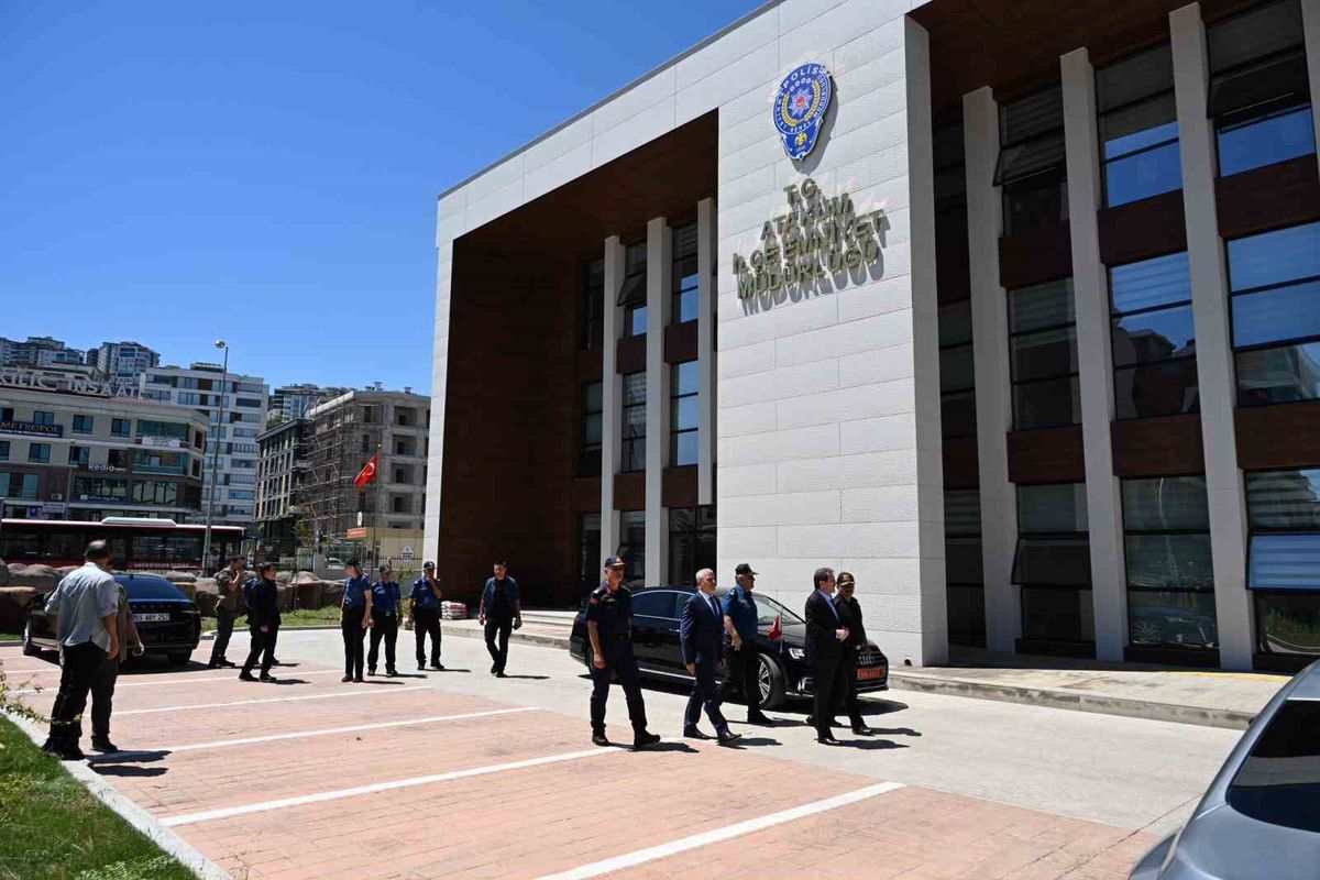 Vali Orhan Tavlı, Atakum'daki Emniyet Birimlerini Denetledi