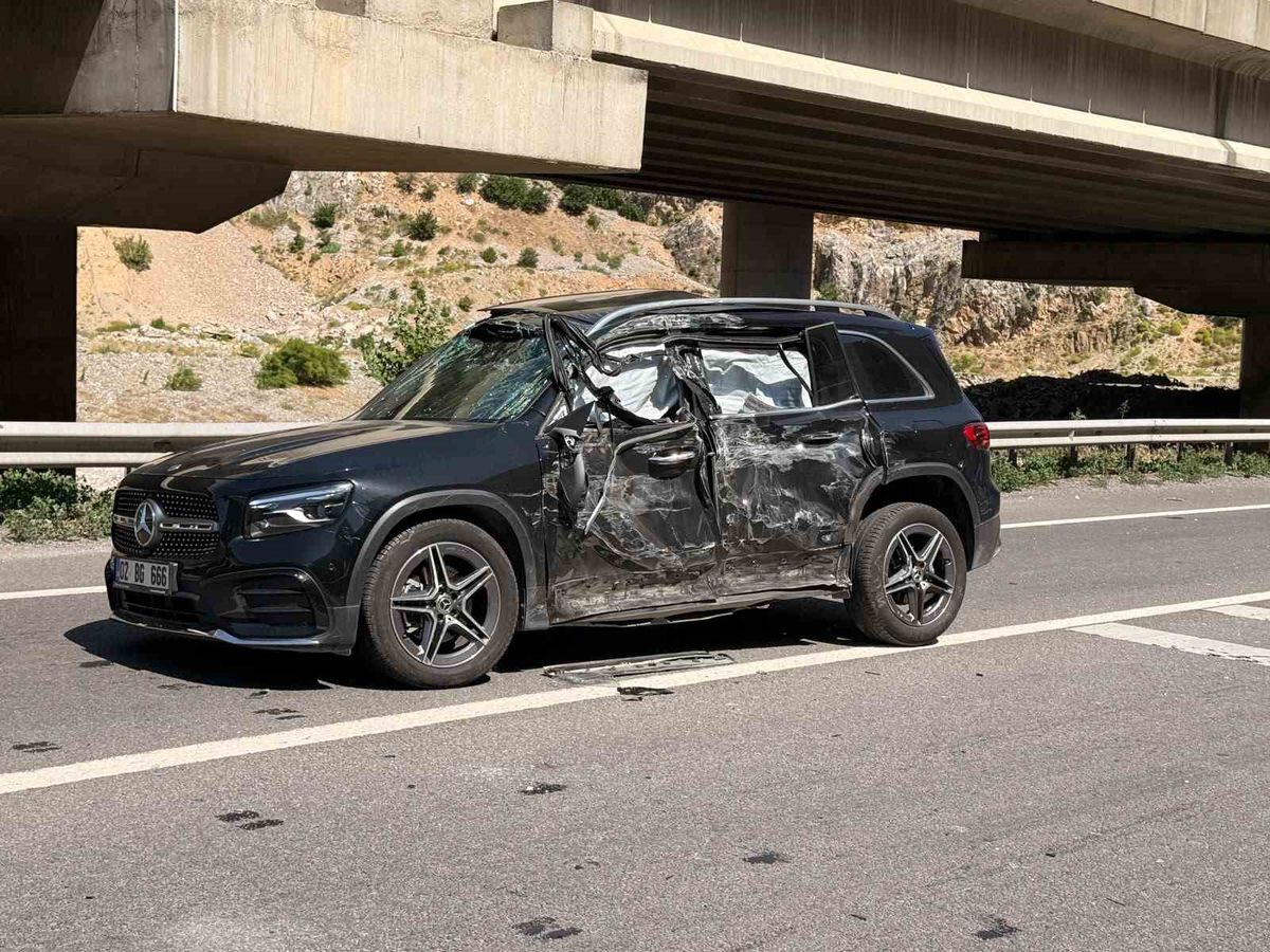 Adana’da cip ile tanker çarpıştı: 2 yaralı