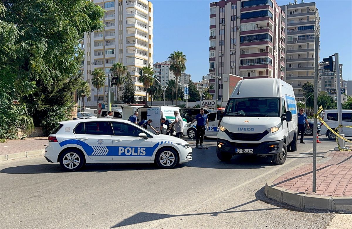 Adana'da kamyonun çarptığı bisikletli hayatını kaybetti