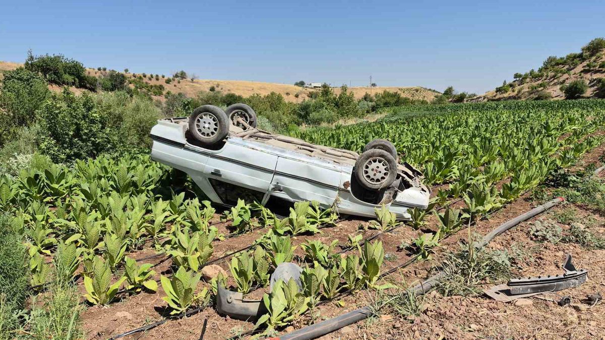 Adıyaman’da takla atan otomobildeki 3 kişi yaralandı