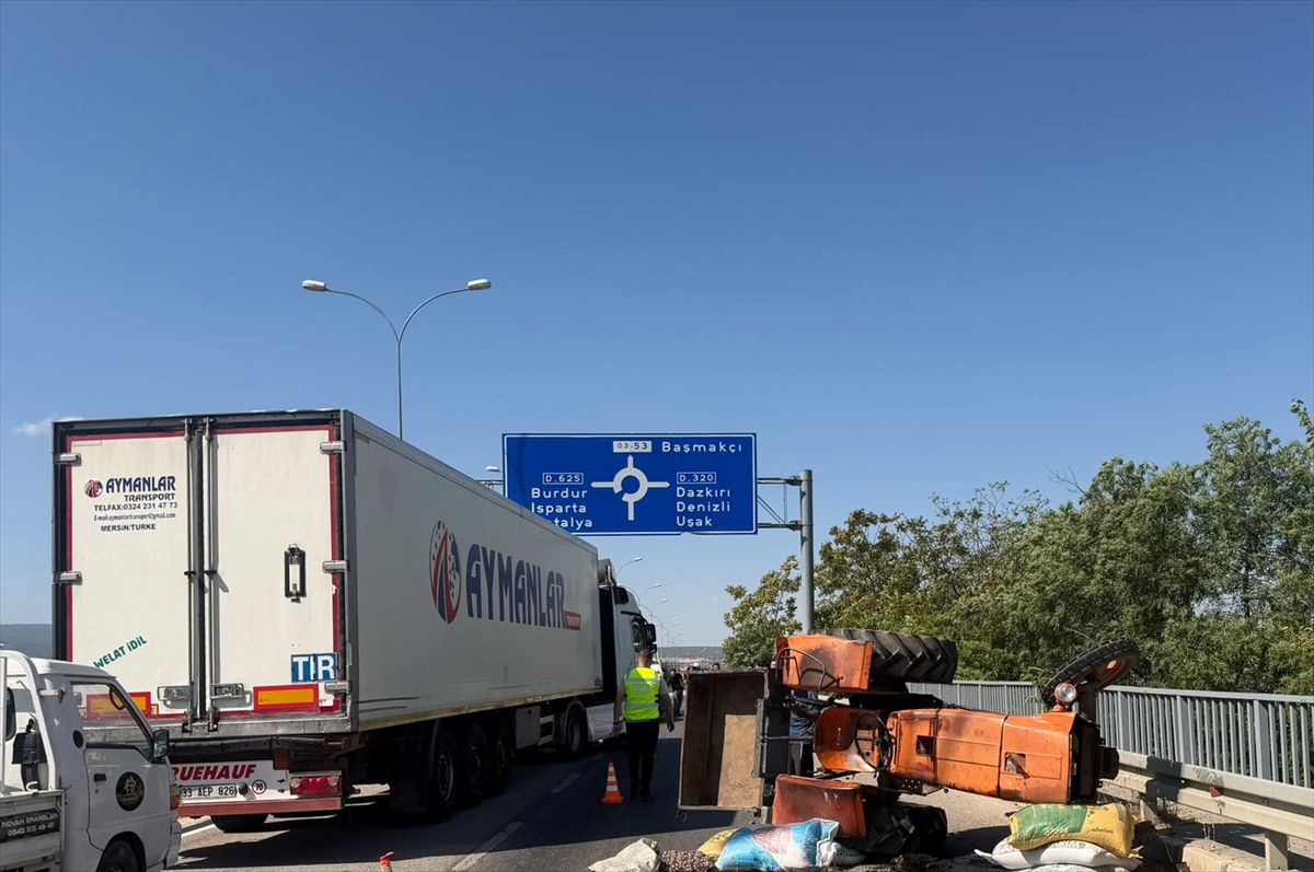 Afyonkarahisar'da otomobil ile çarpışan traktörün sürücüsü öldü