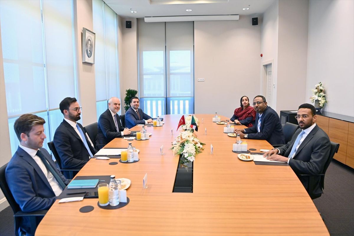 Akif Çağatay Kılıç, Sudan Egemenlik Konseyi Başkanı'nın Siyasi ve Dış İlişkiler Danışmanı Eltayeb ile görüştü