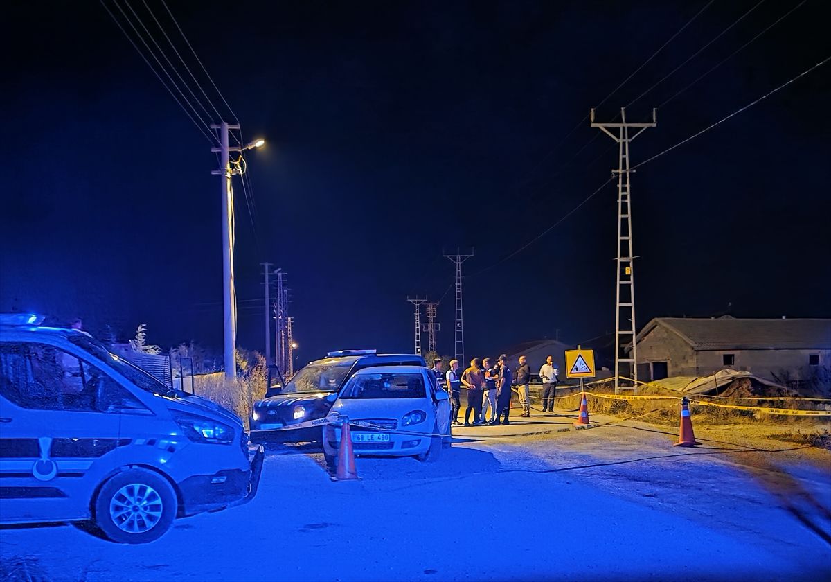 Aksaray'da çıkan silahlı kavgada başına kurşun isabet eden kadın ağır yaralandı