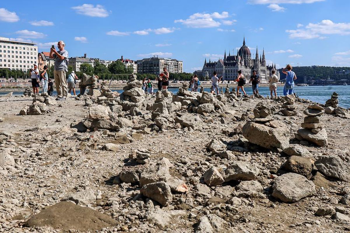 Albüm: Budapeşte'de Tuna Nehri'nin su seviyesi en düşük seviyesini gördü