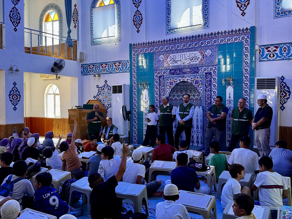 Antalya'da yaz Kur'an Kursu öğrencilerine bağımlılıkla mücadele eğitimi verildi