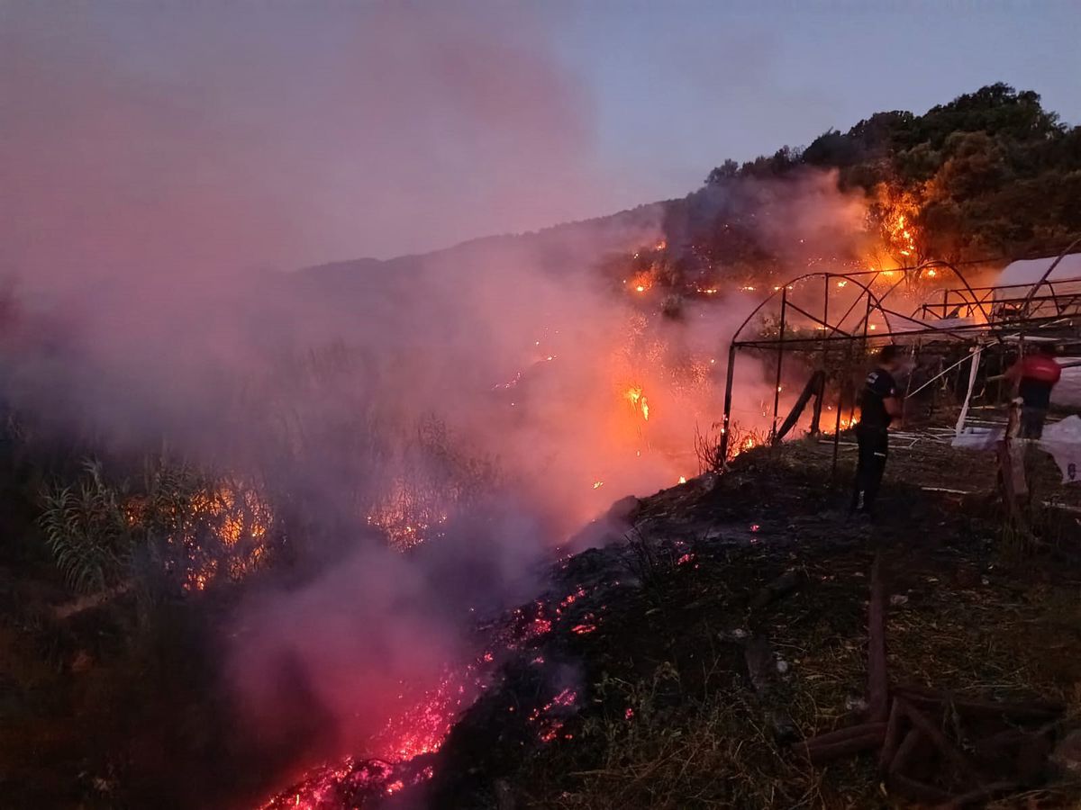 Antalya'daki yangınlardan 2'si söndürüldü, 1'i kontrol altında