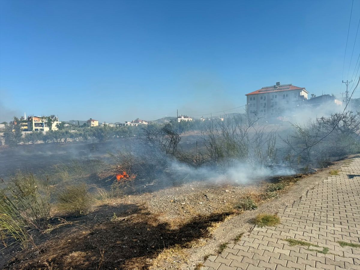 Antyalya'da bahçe yangını söndürüldü