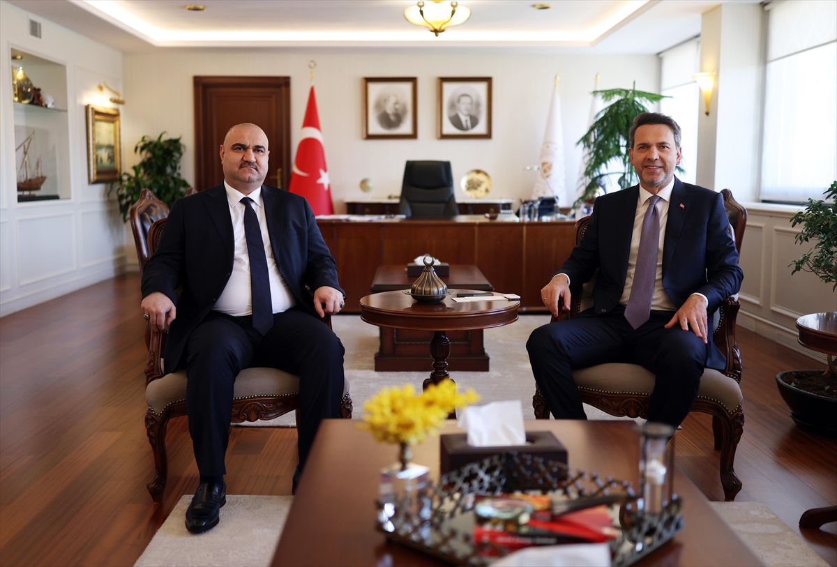Bakan Bayraktar, Kerkük Valisi Mehmet Seman Ağa ile görüştü