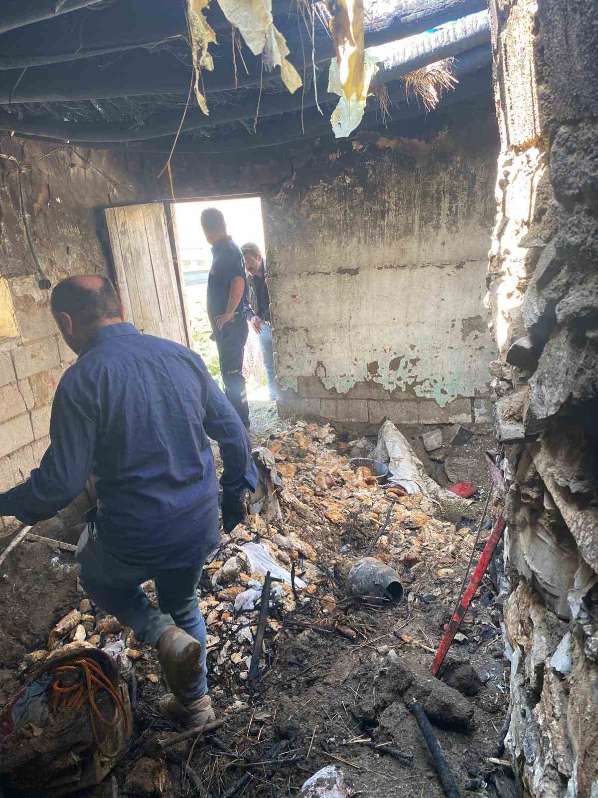 Başkale’de tandır evi yangını