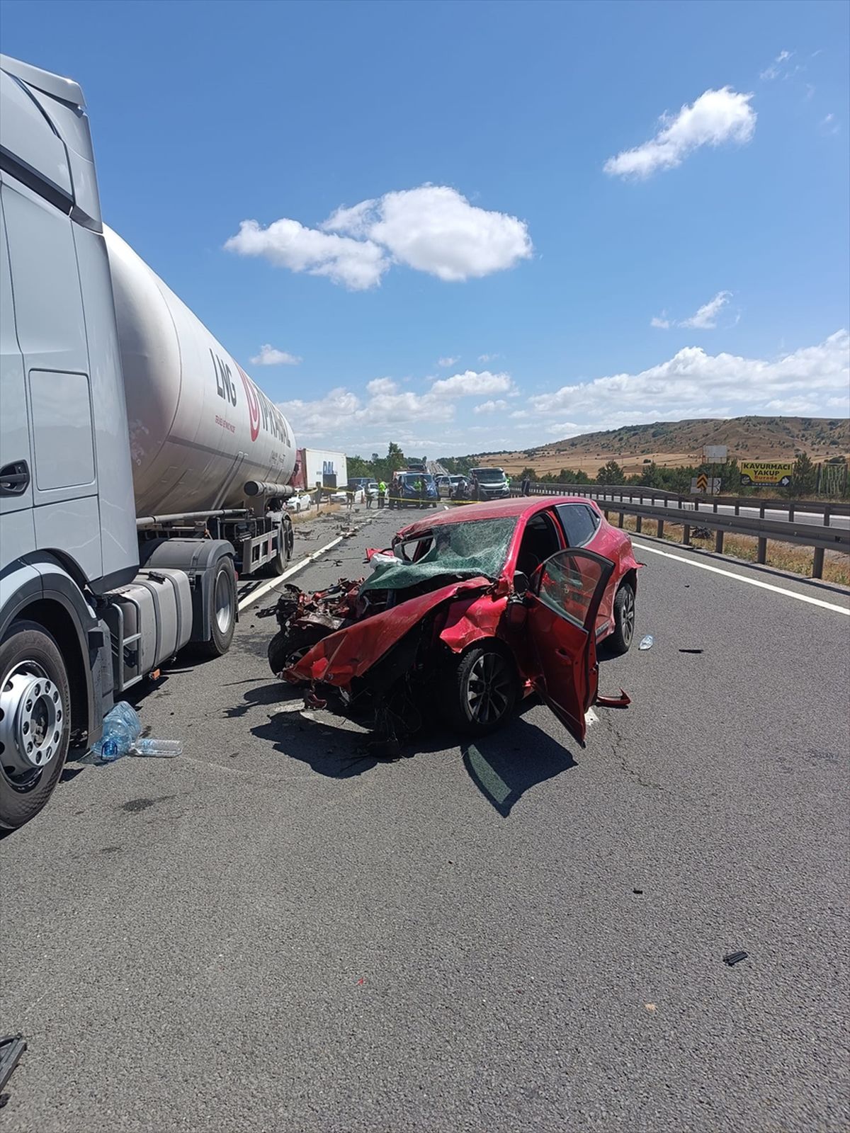 Bolu'da tankere çarpan otomobilin sürücüsü yaralandı