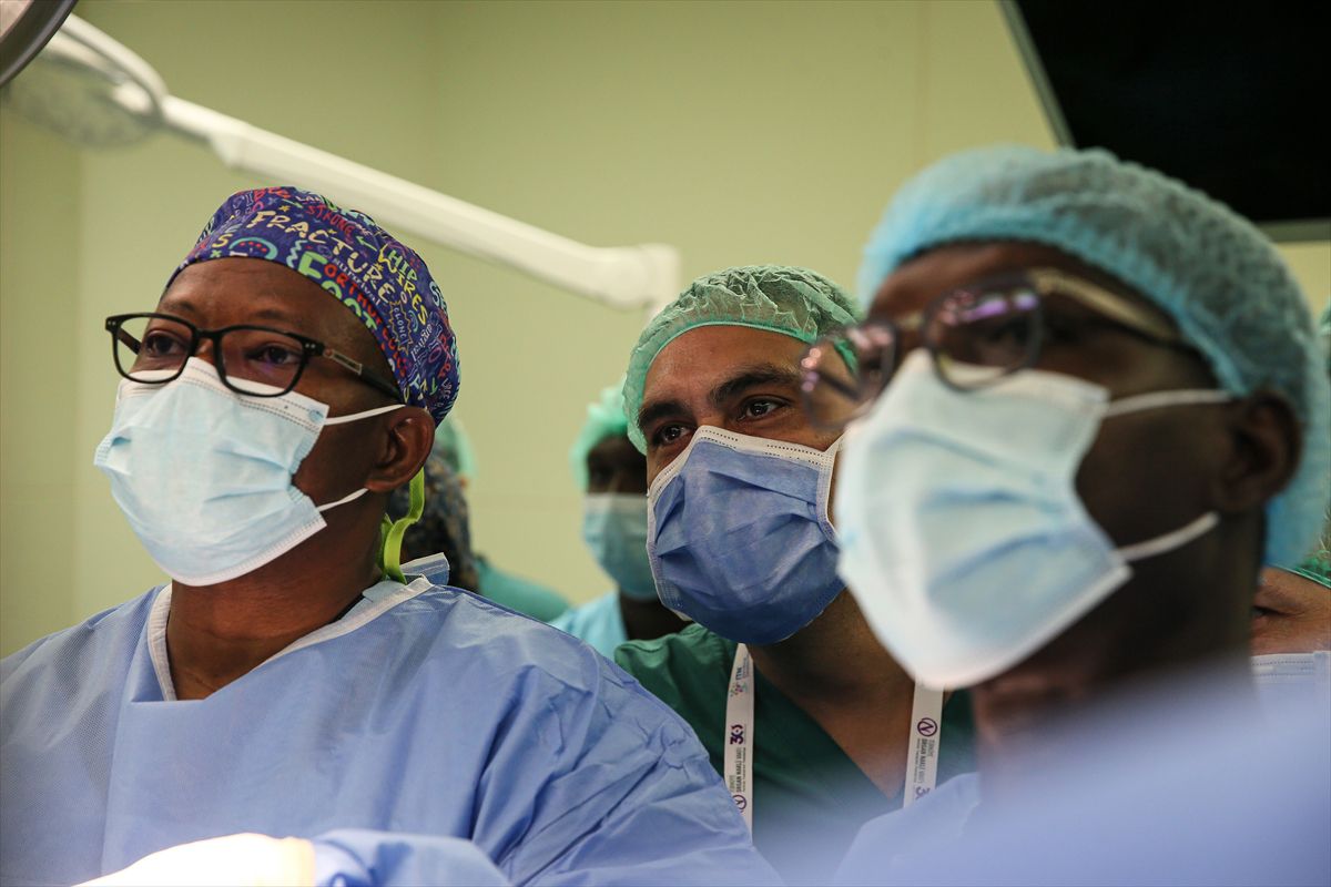 Burkina Fasolu doktorlar, Türk hekimlerin gözetiminde üçüncü seri böbrek nakillerine başladı
