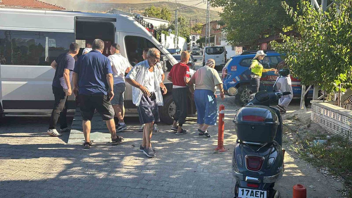 Çanakkale’deki orman yangınında yaşlı bakım merkezi tahliye edildi