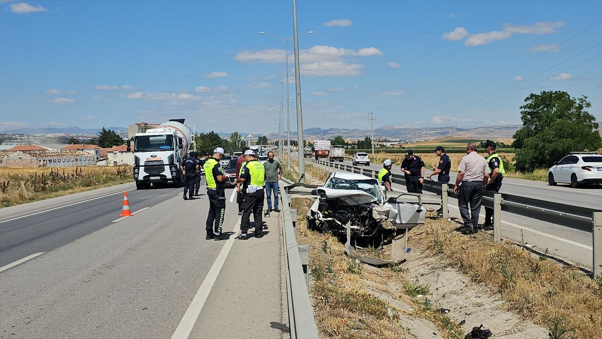 Çorum'da tır ile çarpışan otomobilin sürücüsü yaralandı