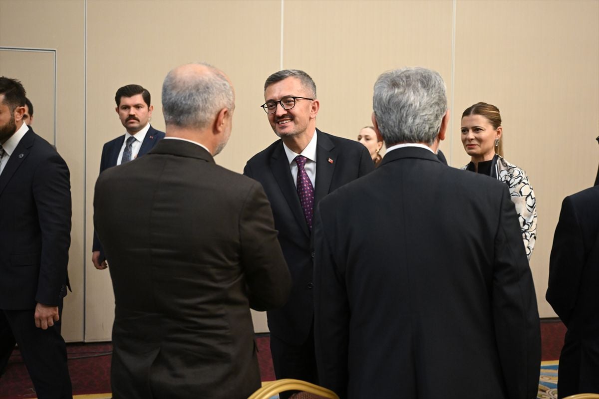 Cumhurbaşkanlığı İletişim Başkanı Duran, iletişim fakültelerinin dekan ve öğretim üyeleriyle bir araya geldi