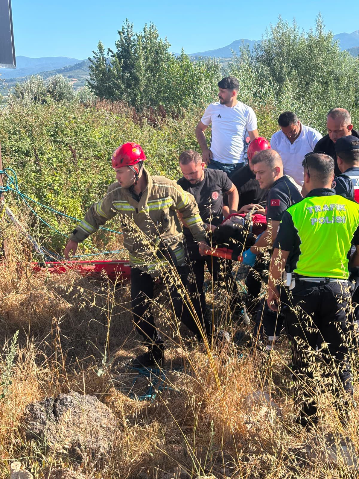 Dere yatağına uçan motosikletin sürücüsü yaralandı