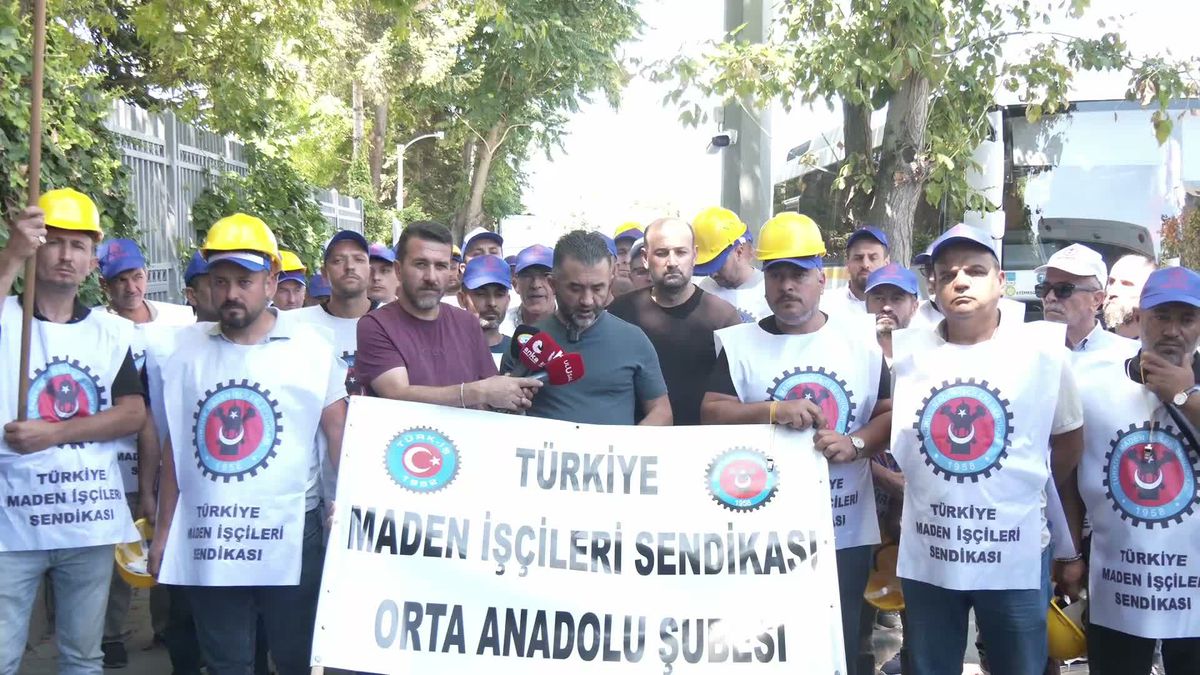 Doruk Madencilik işçileri, Enerji ve Tabii Kaynaklar Bakanlığı önünde: 'Protokolde yazılanlar ödeninceye kadar Ankara'dan ayrılmayacağız'