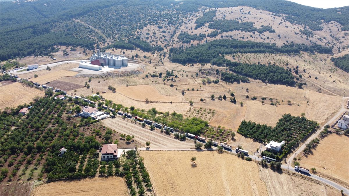 DTB Başkanı Tefenlili Tavas'taki lisanslı depoculuk tesisini ziyaret etti