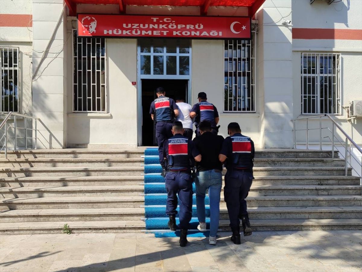 Edirne'de askeri yasak bölgede yakalanan 2 düzensiz göçmen tutuklandı