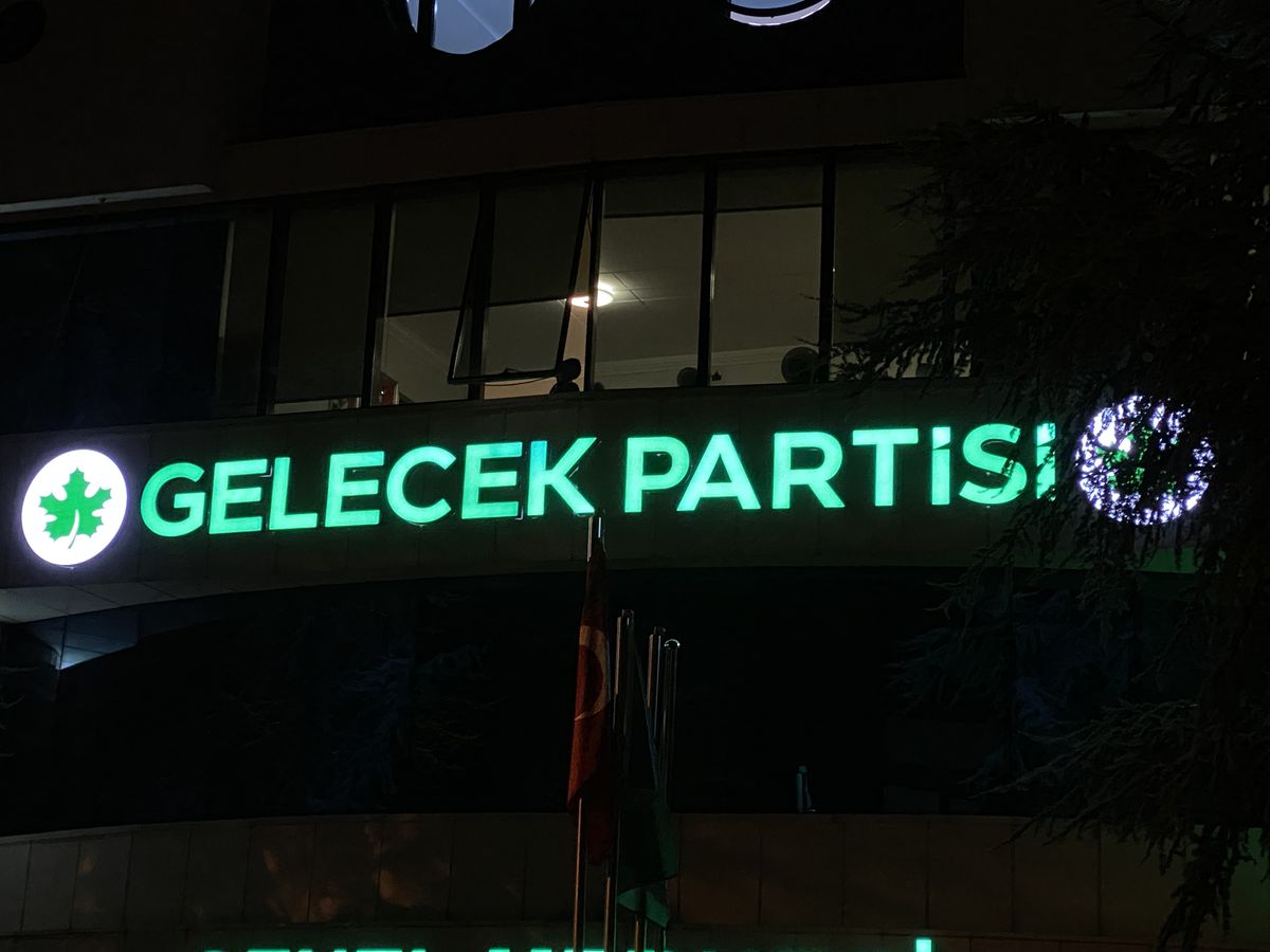 Gelecek Partisi'nin siyasi faaliyetleri sonlandırıldı