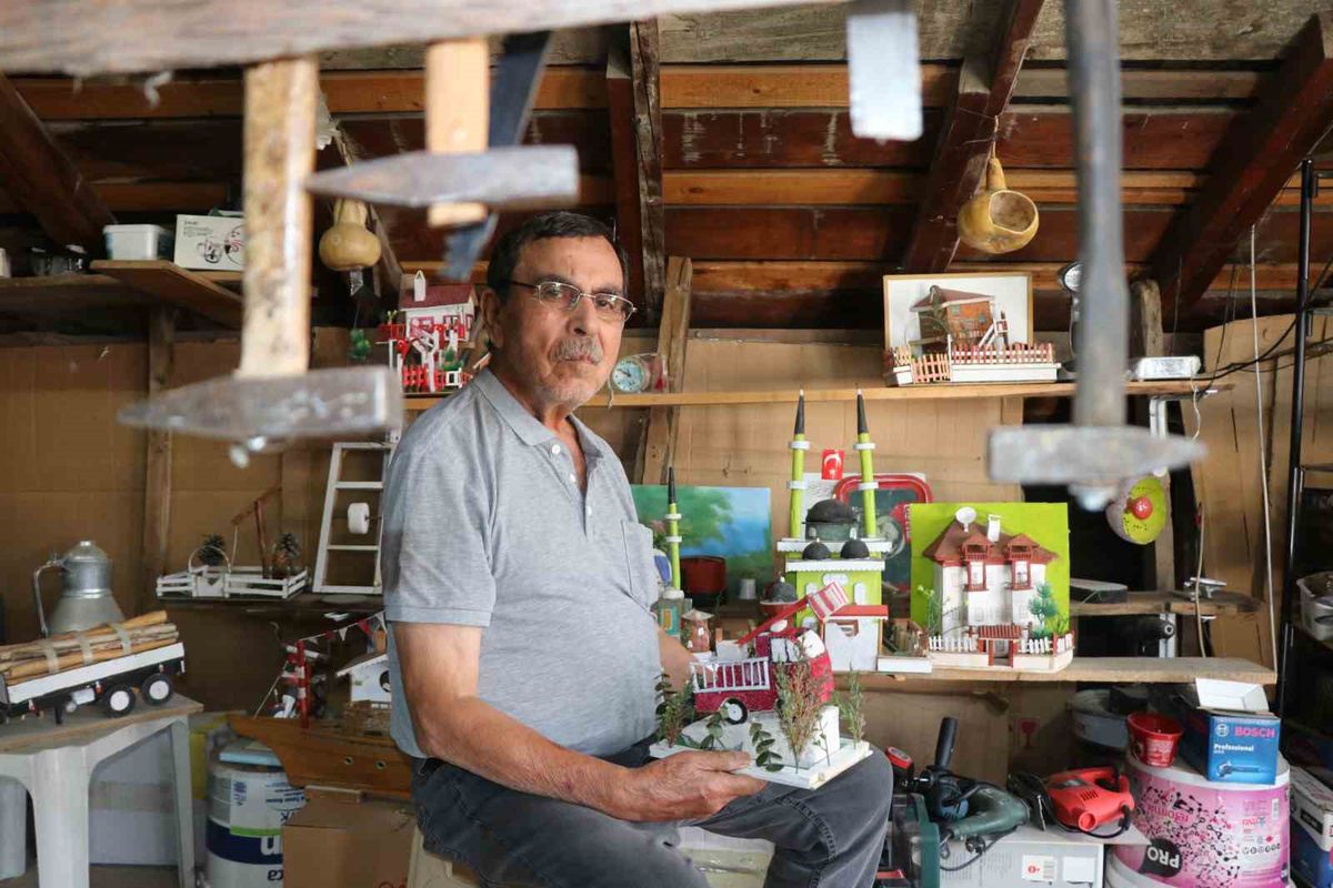 Hafızasındaki Bolu’yu çatı katında yeniden inşa ediyor
