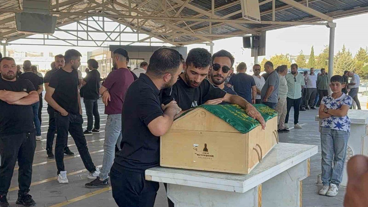 Havuzda hayatını kaybeden minik Kadir, Gaziantep’te son yolculuğuna uğurlandı