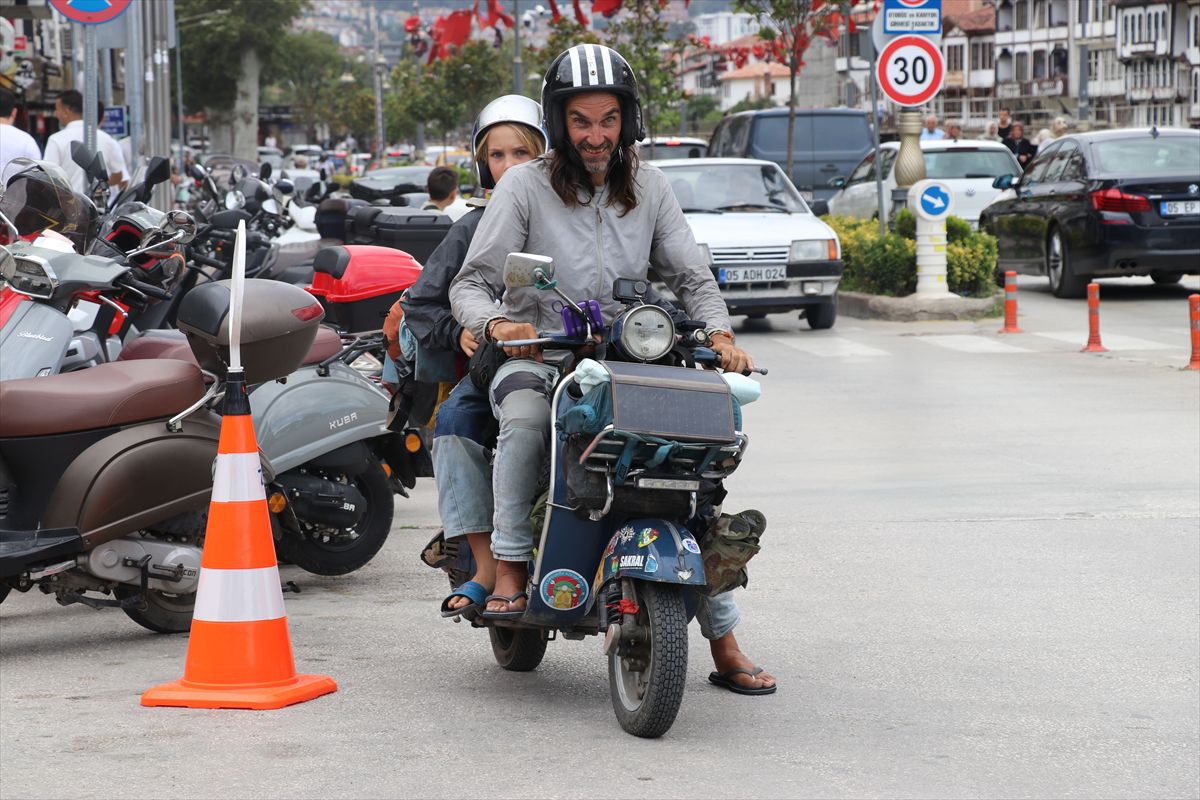 Motosikletle dünya turuna çıkan İtalyan baba ve oğul Amasya'da