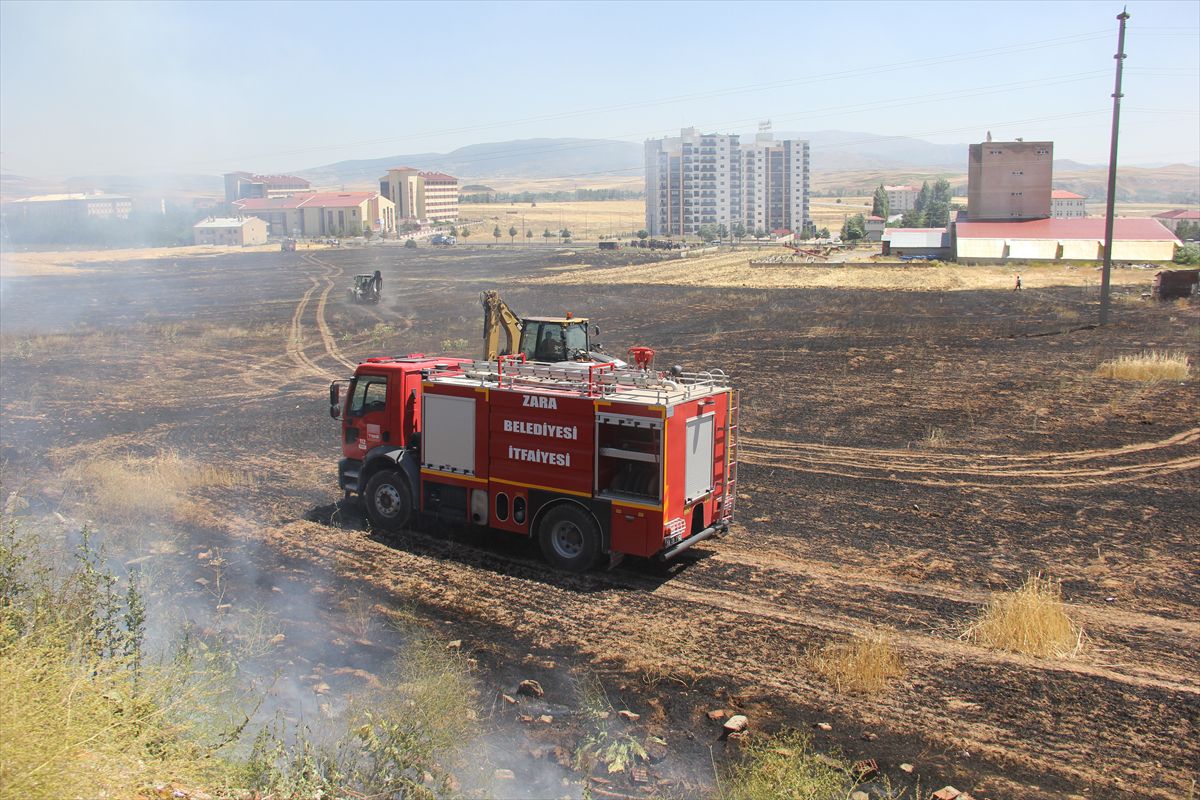 Sivas'ta 80 dönüm ekili arazi yandı