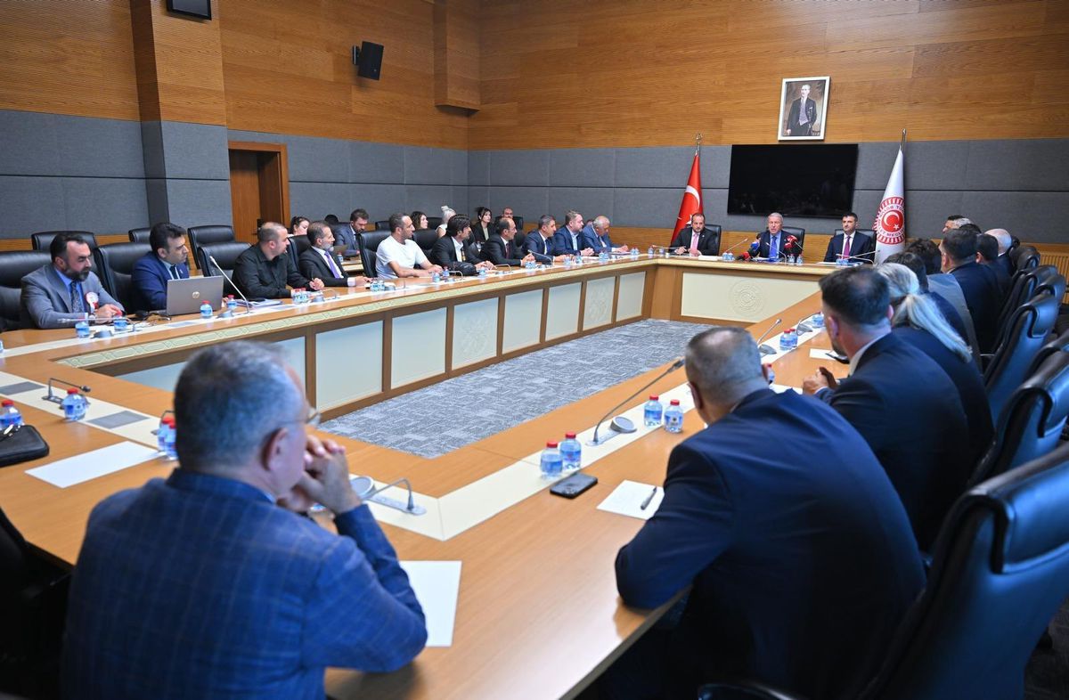TBMM Milli Savunma Komisyonu Başkanı Akar: 'Şehit aileleri ve gazilere yönelik kanun teklifi kısa sürede TBMM’ye sunulacak'
