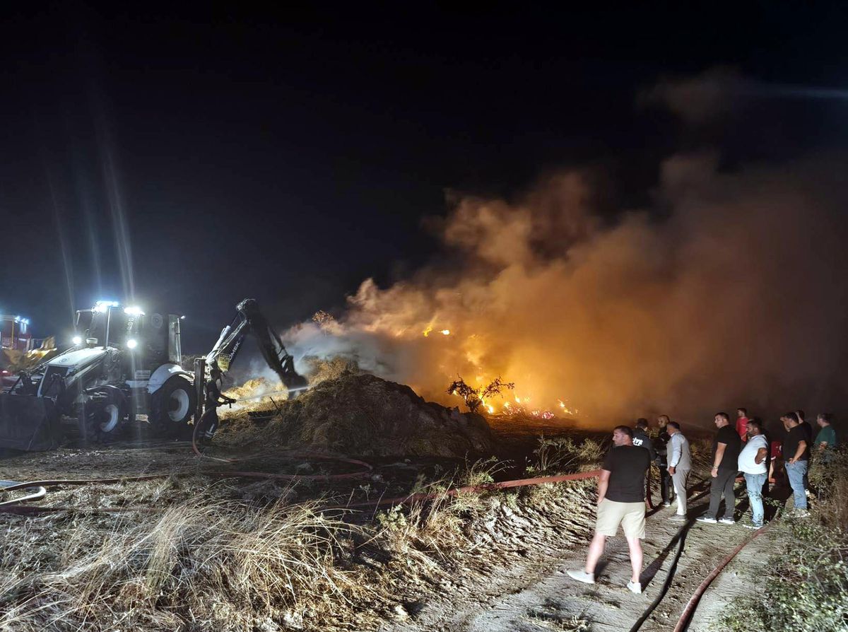 Tekirdağ'da 5 bin saman balyası yandı