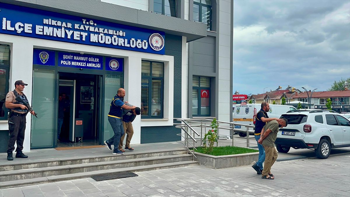 Tokat'ta araç lastiği çaldıkları iddia edilen 4 zanlı yakalandı