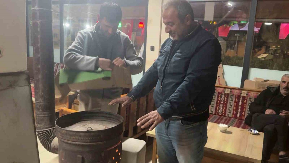 Türkiye sıcaktan kavrulurken Sivas’ta halen soba yakılıyor