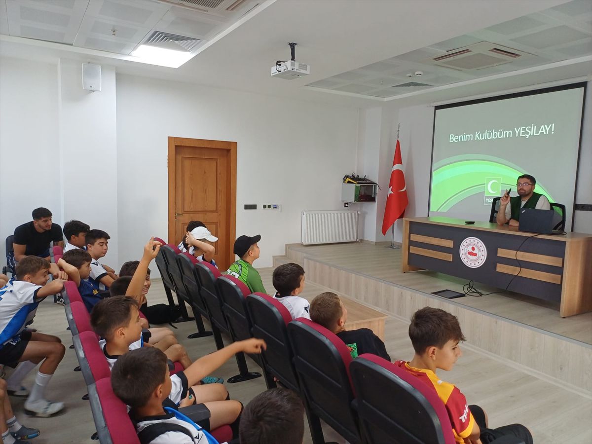 Yakakent'te öğrencilere teknoloji bağımlılığı eğitimi verildi