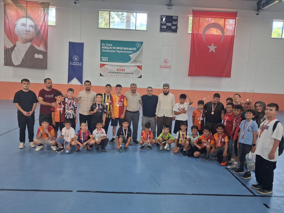 Yaz Kur'an Kursu öğrencileri futsal turnuvasında buluştu