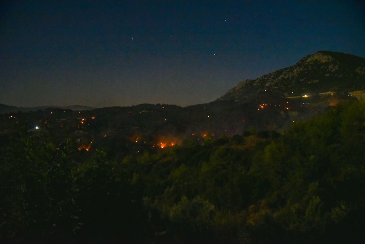Antalya'da Kumluca, Kaş ve Manavgat orman yangınları kontrol altında