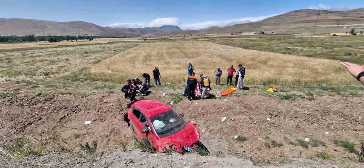 Bayburt’ta otomobil takla attı, 8 kişi yaralandı
