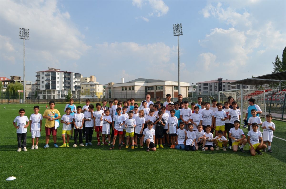 Bulanık Kaymakamı Koşansu, yaz spor okullarındaki öğrencileri ziyaret etti