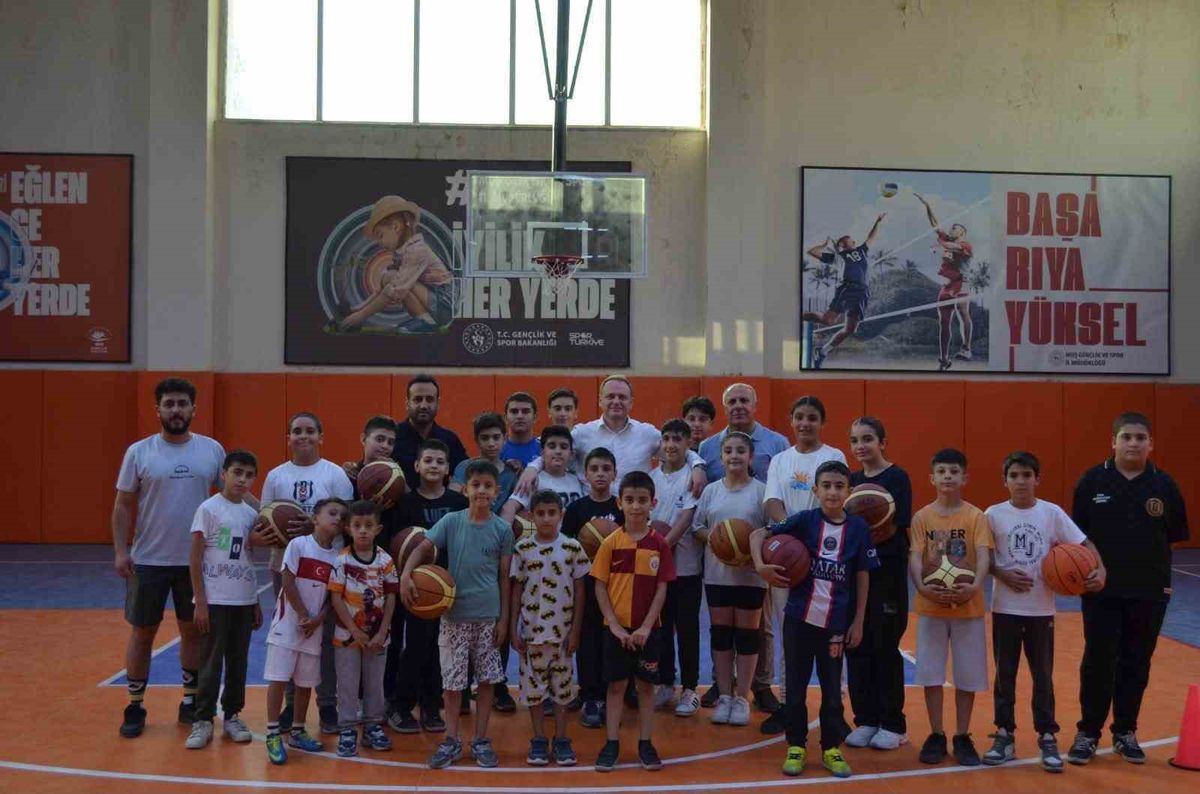 Bulanık’ta yaz spor okulları öğrencilerine Kaymakam Koşansu’ndan moral ziyareti