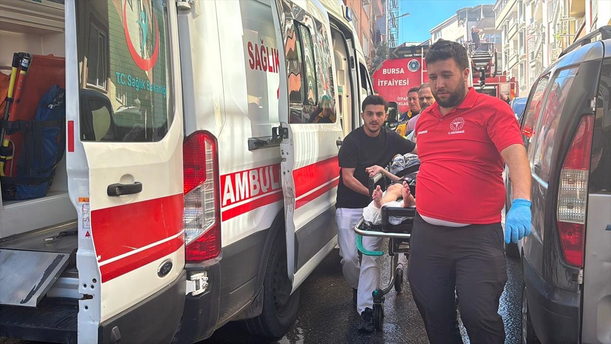 Bursa'da yangında mahsur kalan engelli çocuk kurtarıldı