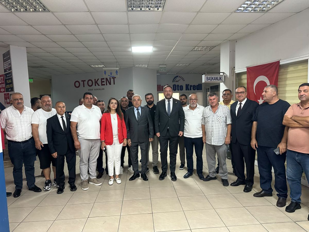 CHP Genel Başkan Yardımcısı Gamze Akkuş İlgezdi, İzmir’de esnaf ve STK temsilcileriyle buluştu