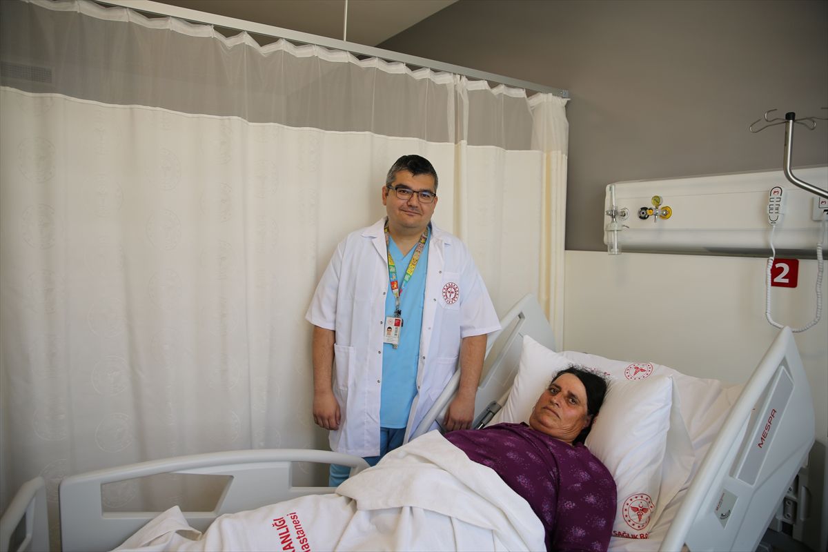 Denizli Acil Durum Hastanesi'nde kapalı yöntemle 'rahim alma' ameliyatı yapıldı