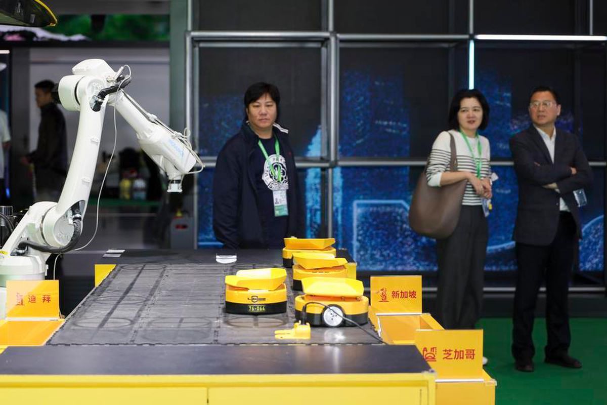 DHL, Çin'in Shenzhen kentinde süper dağıtım üssü kurdu