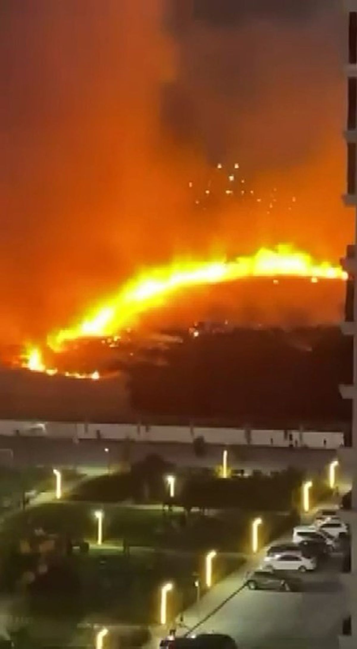 Diyarbakır’da alevler geceyi gündüze çevirdi